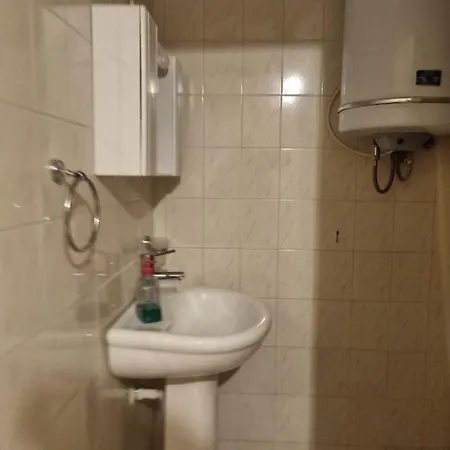 κεντρικό, άνετο και ζεστό * Kamena Vourla